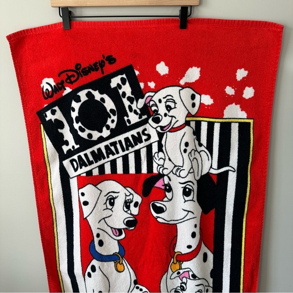 Disney 101 Dalmatians Beach Bath Towel Red Vintage Style Puppy Design - Picture 2 of 15
